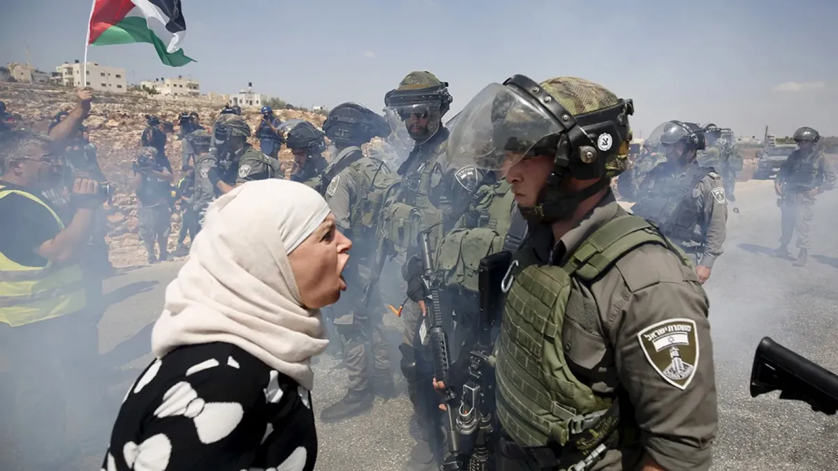 Palestinian woman shouting at an IOF soldier. 